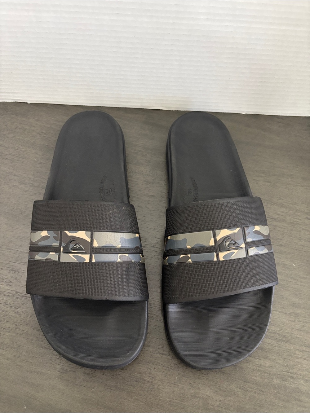 Quiksilver men’s size 13 Black Slides with Camouflage Strap